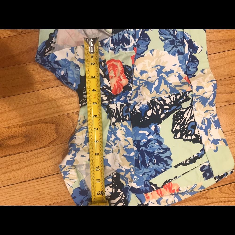 Shorts - Picture 4 of 5